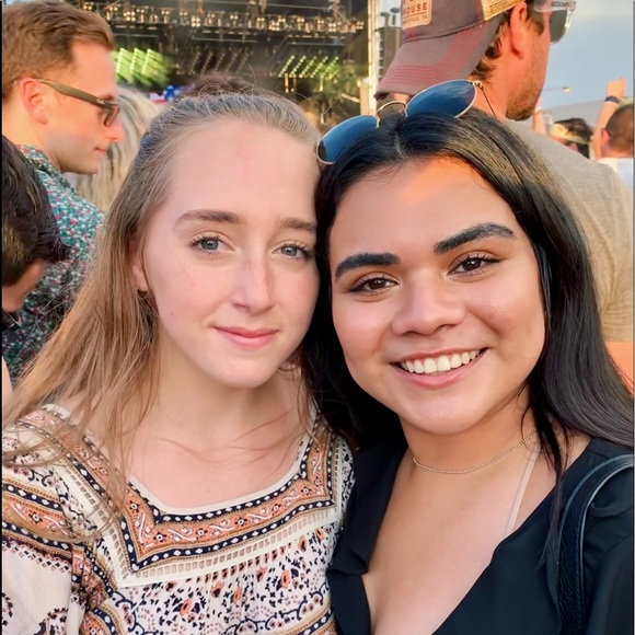 Meet your Posher, Andrea - Picture 1 of 1